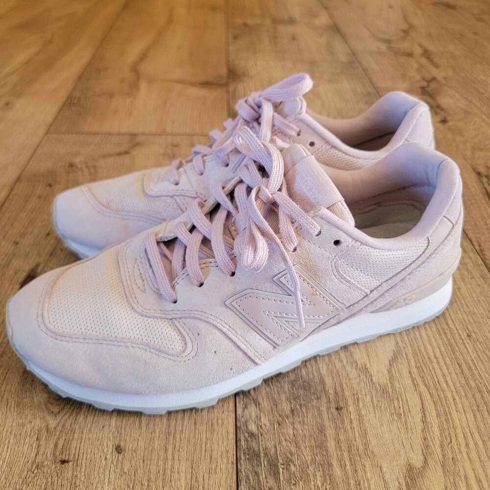 New Balance Classic Pink Suede Laced Running Sneaker Athletic Shoe Womens 9.5